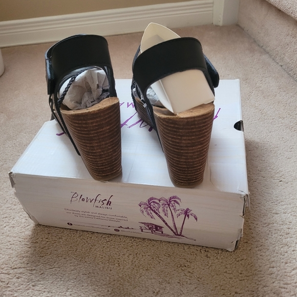 Ladies Wedge Sandals - Picture 4 of 9